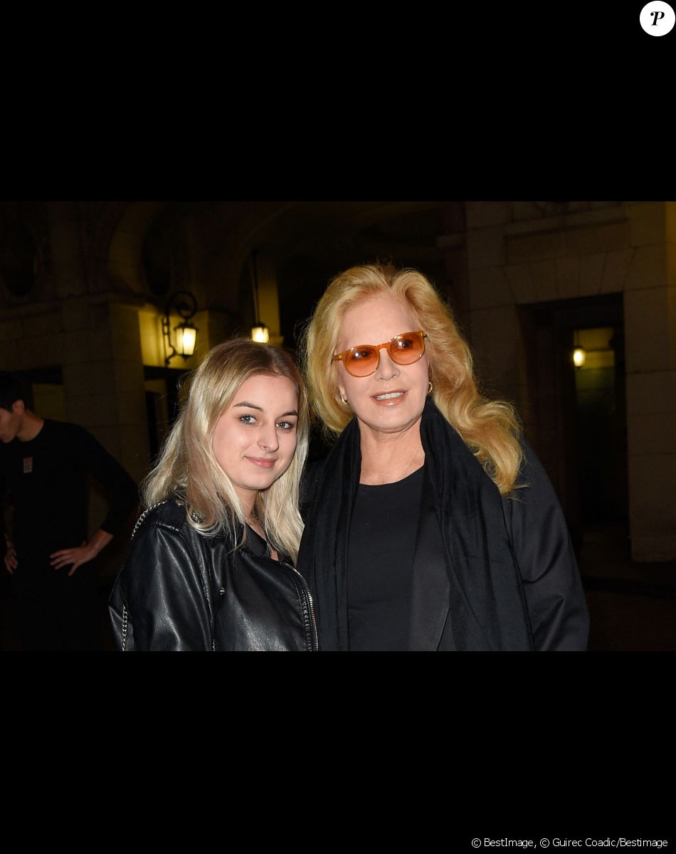 Semi-Exclusif - Sylvie Vartan avec sa fille Darina Scotti-Vartan à la générale de la pièce "La Vraie Vie" au théâtre Edouard 7 à Paris, le 18 septembre 2017. © Guirec Coadic/Bestimage
