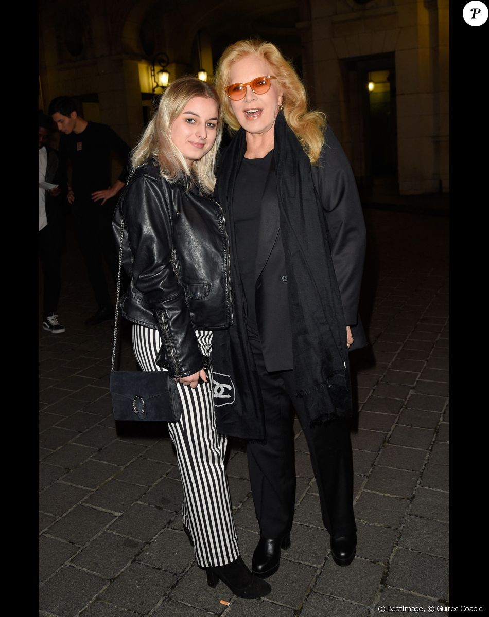 Semi-Exclusif - Sylvie Vartan avec sa fille Darina Scotti-Vartan à la générale de la pièce "La Vraie Vie" au théâtre Edouard 7 à Paris, le 18 septembre 2017. © Guirec Coadic/Bestimage