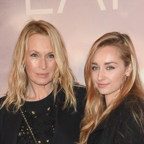 Estelle Lefébure avec sa fille Emma Smet à l'avant-première du film "Holy Lands" au cinéma UGC Normandie à Paris, France, le 4 décembre 2018. © Coadic Guirec/Bestimage