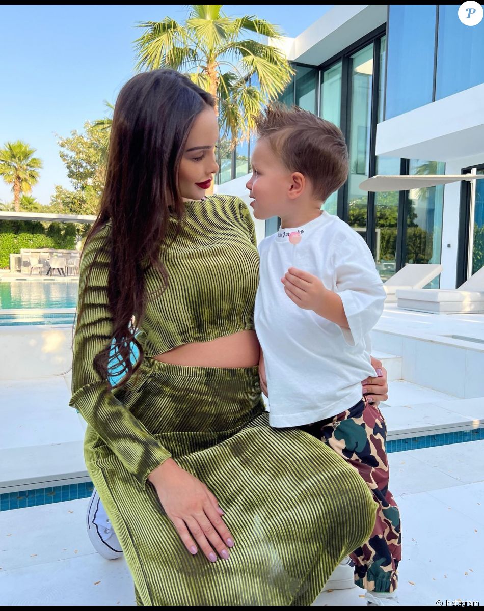 Nabilla Benattia avec son fils Milann