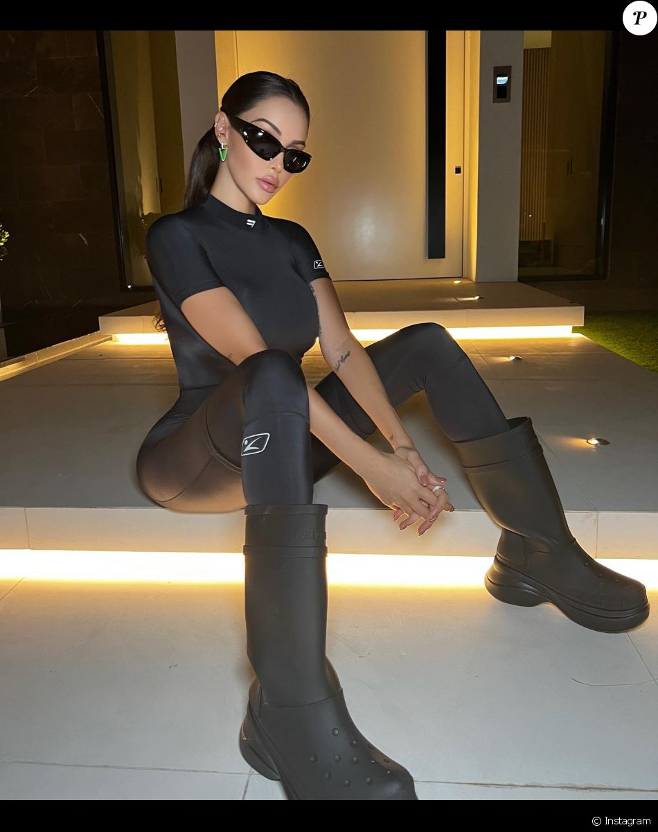 Nabilla Benattia prend la pose sur Instagram