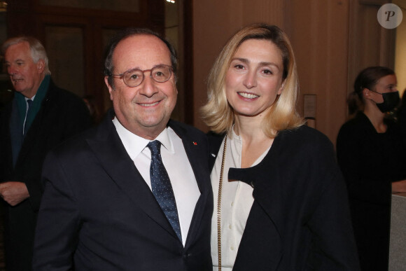 François Hollande et sa compagne Julie Gayet - Vernissage de l'exposition de la Collection François Pinault du Sculpteur Charles Ray à la Bourse du Commerce à Paris @Bertrand Rindoff/Bestimage 