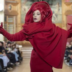 Arielle Dombasle - Défilé de mode automne-hiver 2022/2023 "Maitrepierre" lors de la fashion week de Paris. Le 6 mars 2022 