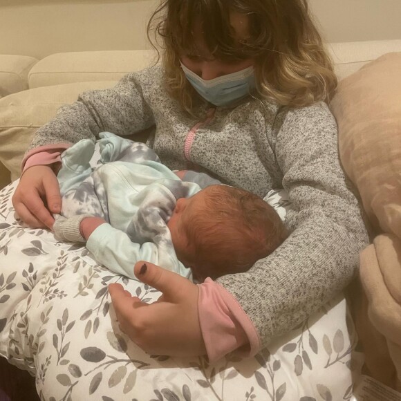 Coeur de Pirate et sa famille profitent du petit Arlo, né en janvier dernier. @ Instagram / Coeur de Pirate