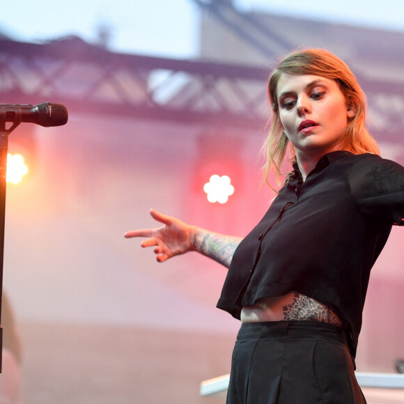 Coeur de Pirate en concert lors du 67ème festival "Nuits du Sud", place du Grand Jardin, à Vence. Le 2 août 2019 © Lionel Urman / Bestimage
