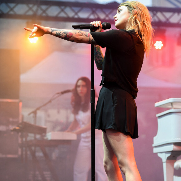 Coeur de Pirate en concert lors du 67ème festival "Nuits du Sud", place du Grand Jardin, à Vence. Le 2 août 2019 © Lionel Urman / Bestimage