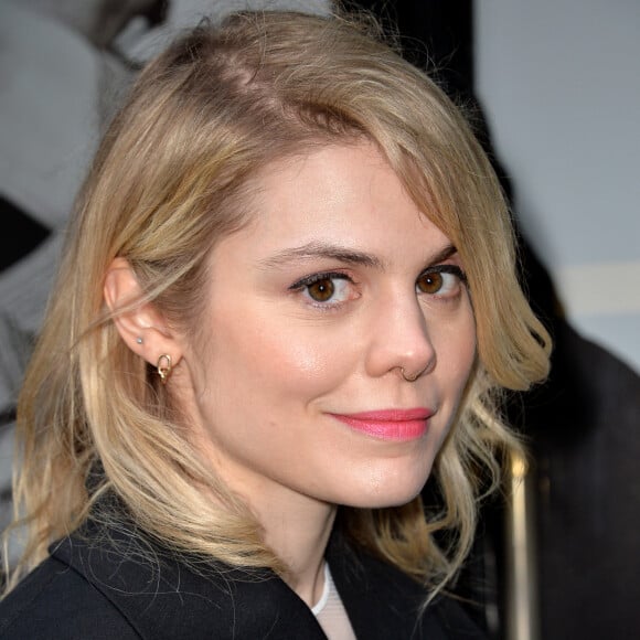 Béatrice Martin (Coeur de pirate) arrivant au défilé de mode "Alexis Mabille", collection prêt-à-porter Automne-Hiver à Paris. © CVS/Veeren/Bestimage 