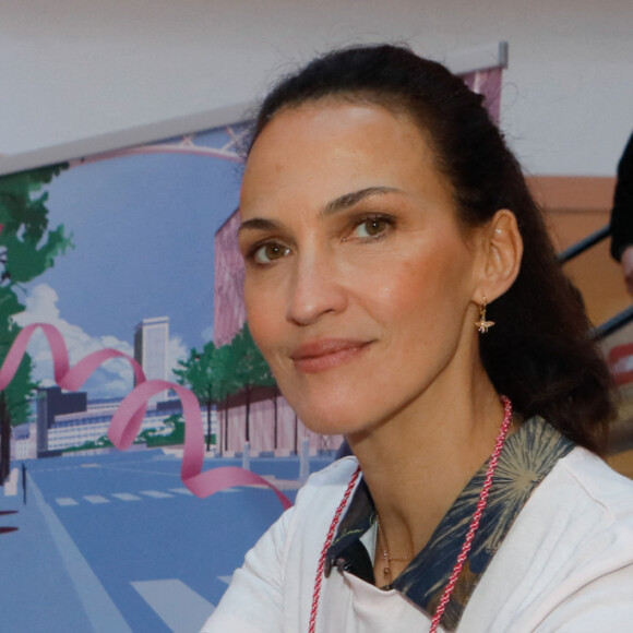 Linda Hardy (miss France 1992) - Opération "Fil rose" ayant pour objectif de reverser 1 euro pour chaque kilomètre parcouru à l'association "les bonnes fées" au centre commercial Beaugrenelle à Paris, France, le 27 octobre 2021. © Christophe Clovis / Bestimage