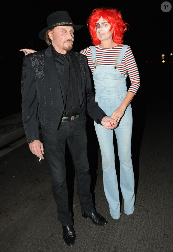 Johnny Hallyday et sa femme Laeticia Hallyday arrivent à la fête d'halloween de Kate Hudson à Brentwood le 28 octobre 2016 