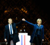 Emmanuel Macron avec sa femme Brigitte Macron - Le président-élu, Emmanuel Macron, prononce son discours devant la pyramide au musée du Louvre à Paris, après sa victoire lors du deuxième tour de l'élection présidentielle le 7 mai 2017.