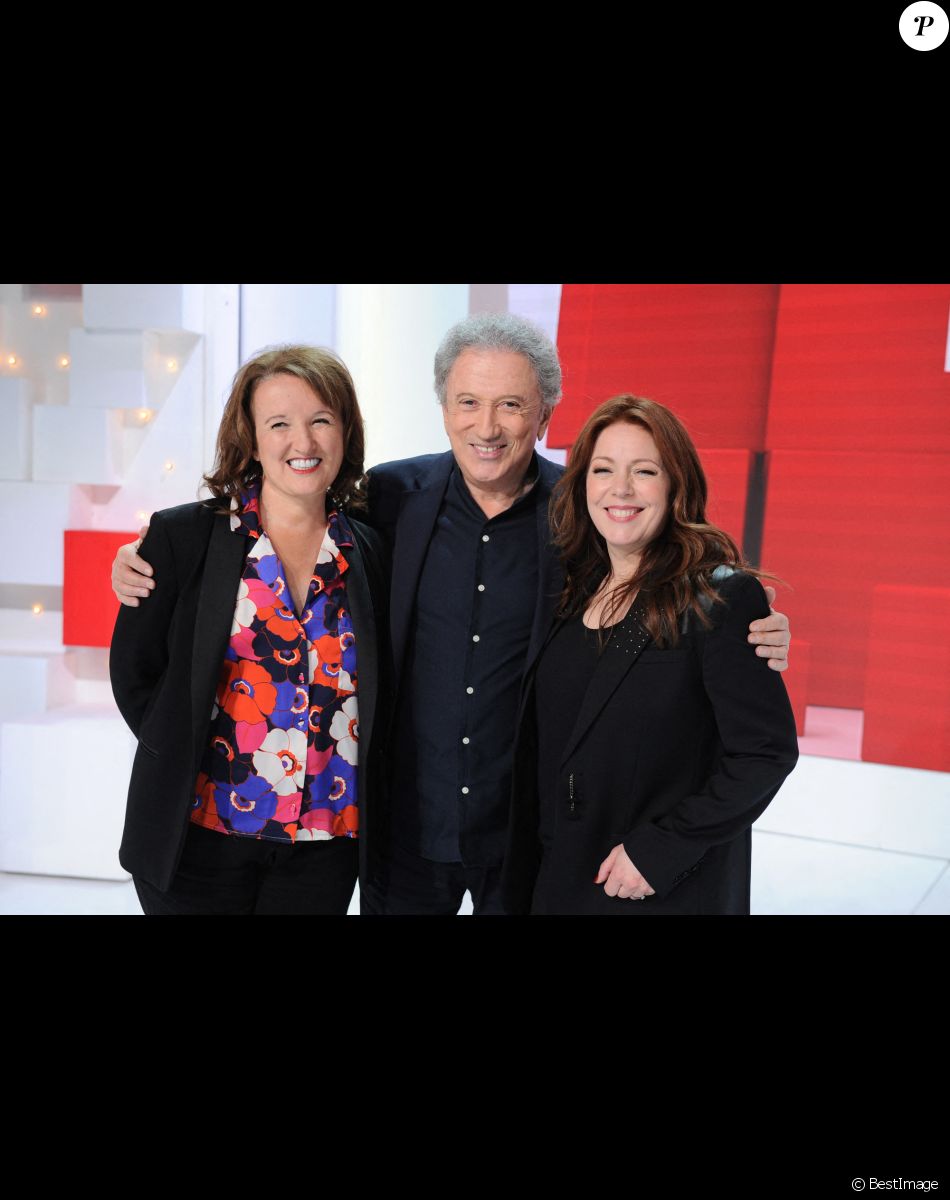 Exclusif - Anne Roumanoff, Michel Drucker et Isabelle Boulay - Enregistrement de l'émission "Vivement Dimanche prochain" présentée par M.Drucker et diffusée le 24 avril sur France 2. Le 15 avril 2022 © Guillaume Gaffiot / Bestimage Exclusive - No Web No Blog pour Belgique et Suisse