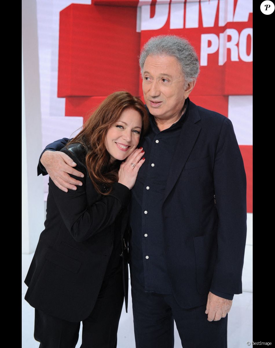 Exclusif - Isabelle Boulay et Michel Drucker - Enregistrement de l'émission "Vivement Dimanche prochain" présentée par M.Drucker et diffusée le 24 avril sur France 2. Le 15 avril 2022 © Guillaume Gaffiot / Bestimage Exclusive - No Web No Blog pour Belgique et Suisse