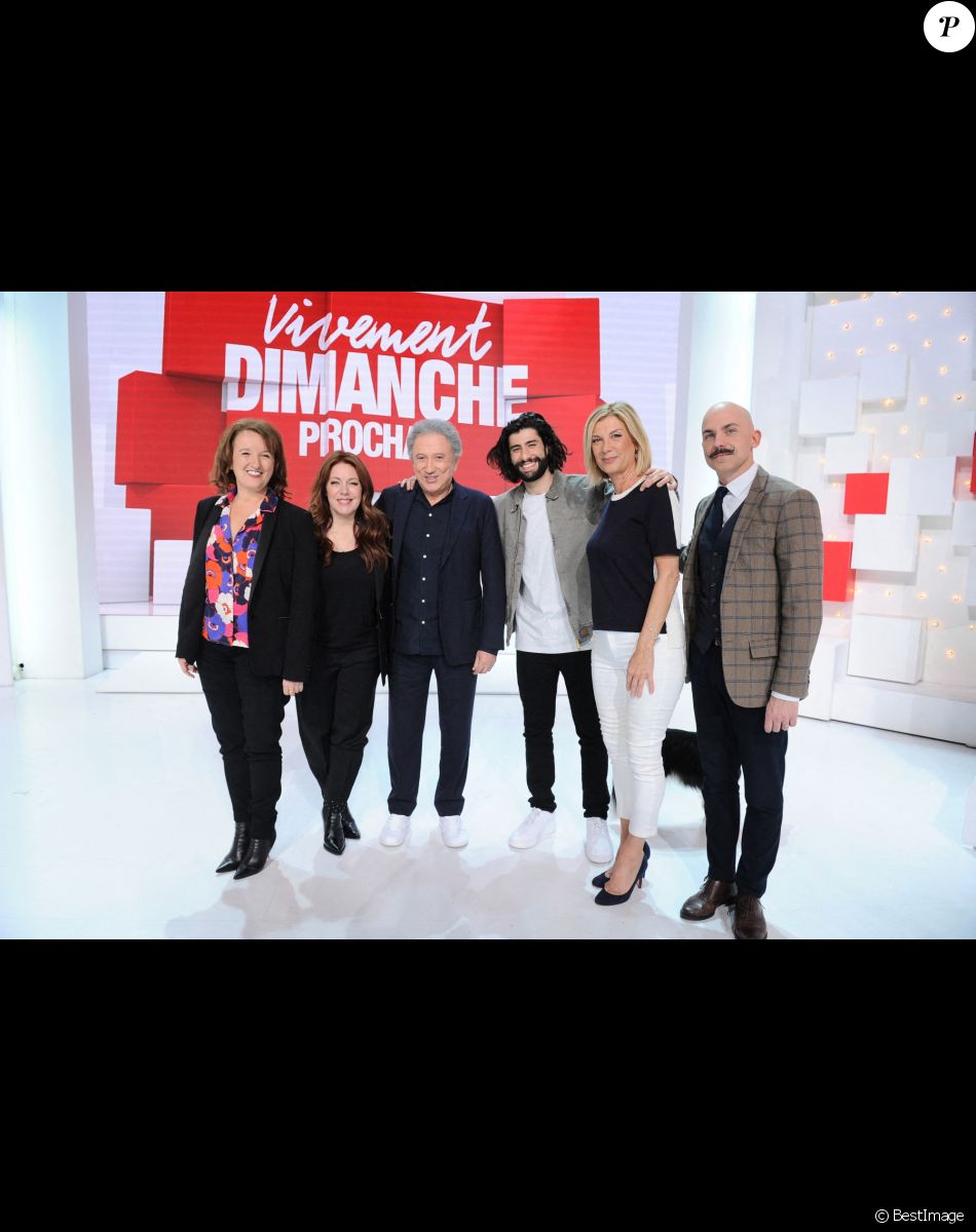 Exclusif - Anne Roumanoff, Isabelle Boulay, Michel Drucker, MB 14, Michèle Laroque et Viktor Vincent - Enregistrement de l'émission "Vivement Dimanche prochain" présentée par M.Drucker et diffusée le 24 avril sur France 2. Le 15 avril 2022 © Guillaume Gaffiot / Bestimage Exclusive - No Web No Blog pour Belgique et Suisse