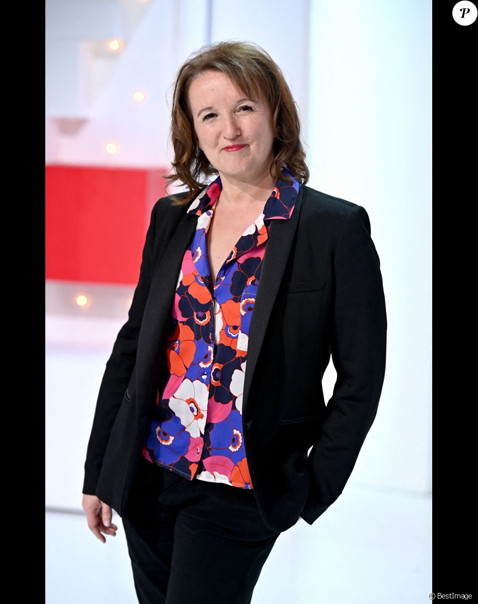 Exclusif - Anne Roumanoff - Enregistrement de l'émission "Vivement Dimanche prochain" présentée par M.Drucker et diffusée le 24 avril sur France 2. Le 15 avril 2022 © Guillaume Gaffiot / Bestimage Exclusive - No Web No Blog pour Belgique et Suisse