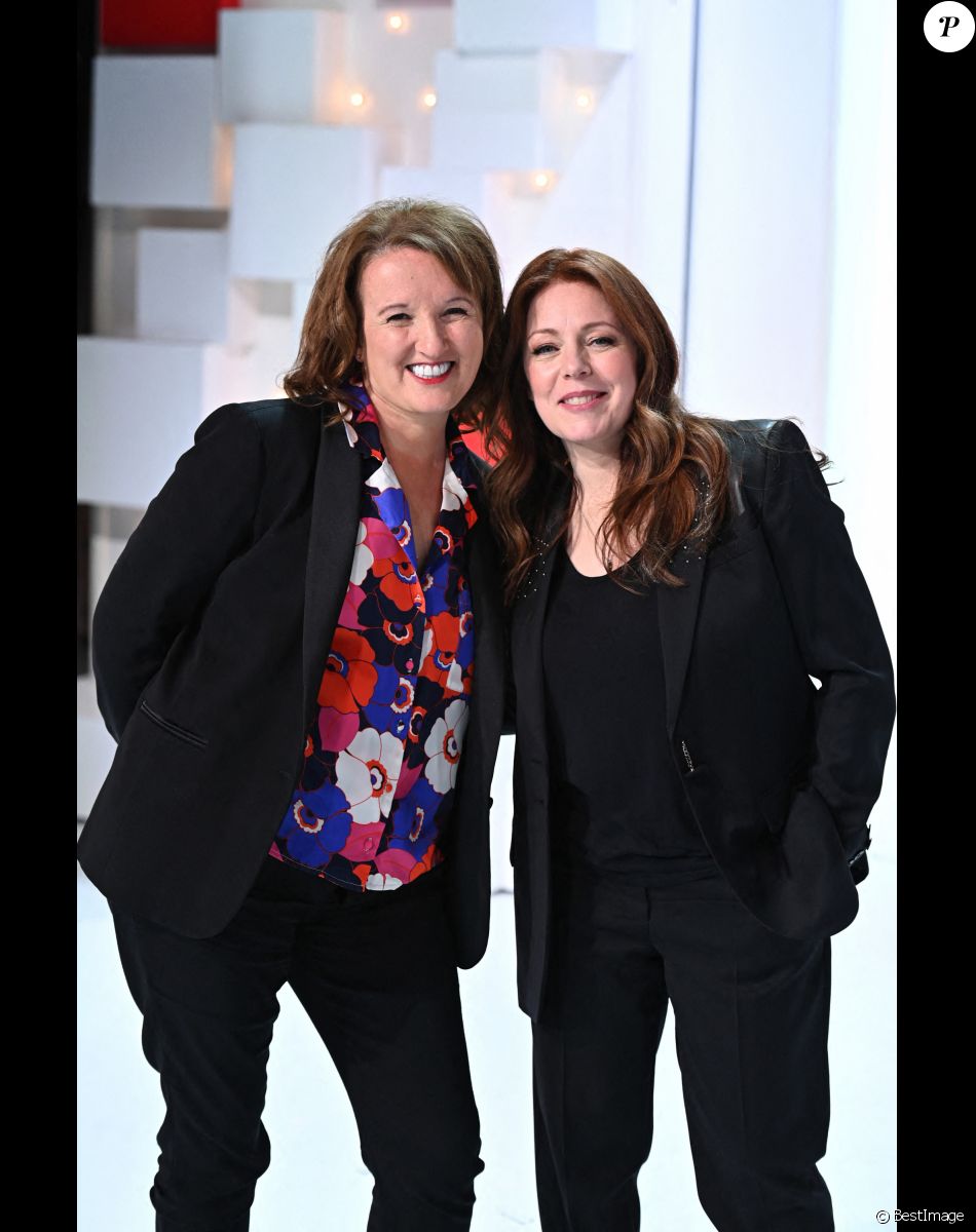 Exclusif - Anne Roumanoff et Isabelle Boulay - Enregistrement de l'émission "Vivement Dimanche prochain" présentée par M.Drucker et diffusée le 24 avril sur France 2. Le 15 avril 2022 © Guillaume Gaffiot / Bestimage Exclusive - No Web No Blog pour Belgique et Suisse