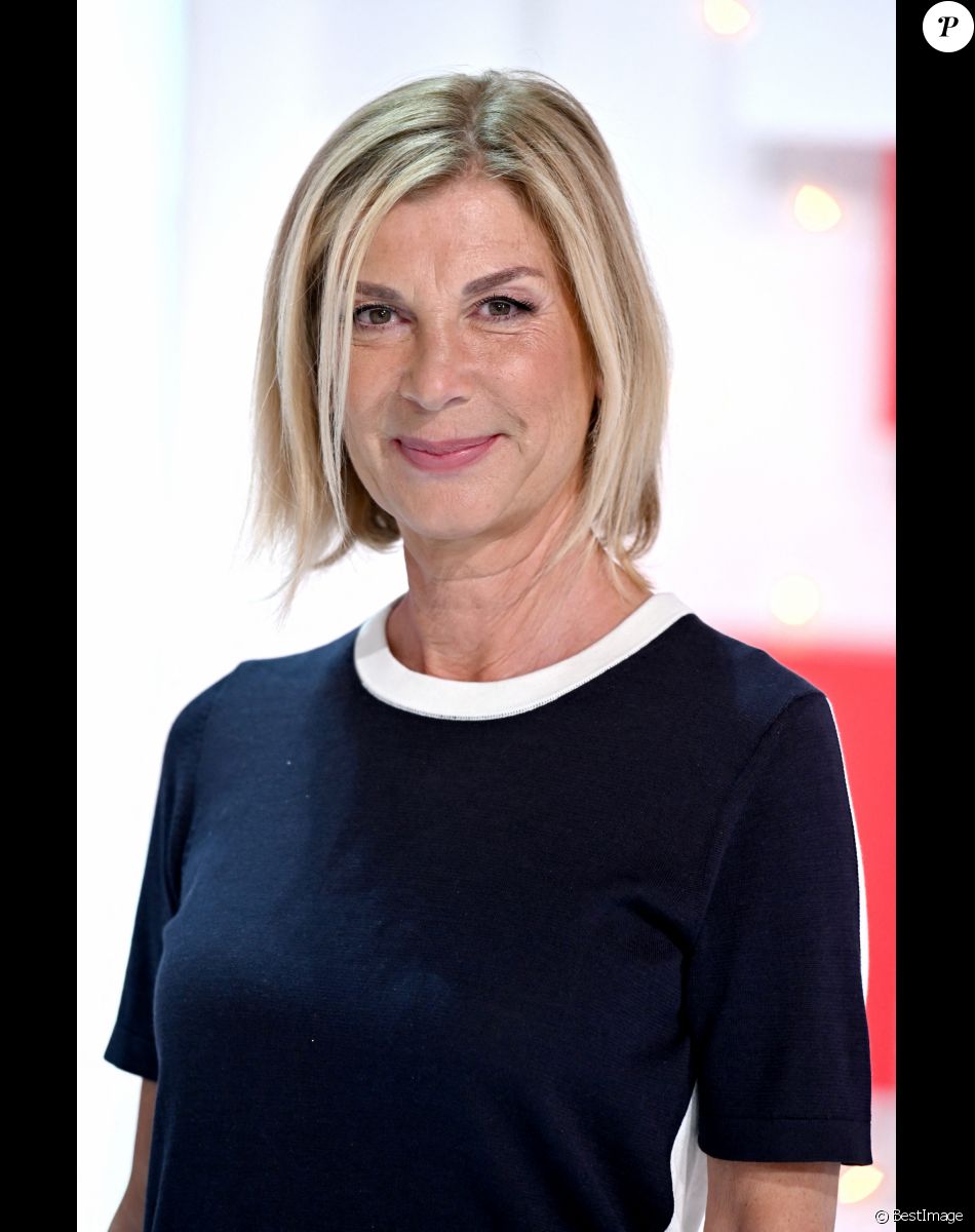 Exclusif - Michèle Laroque - Enregistrement de l'émission "Vivement Dimanche prochain" présentée par M.Drucker et diffusée le 24 avril sur France 2. Le 15 avril 2022 © Guillaume Gaffiot / Bestimage Exclusive - No Web No Blog pour Belgique et Suisse