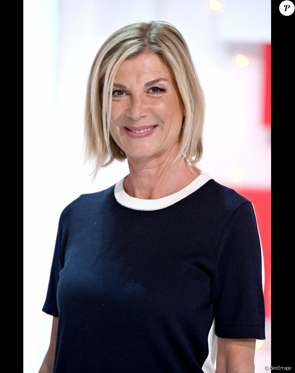 Exclusif - Michèle Laroque - Enregistrement de l'émission "Vivement Dimanche prochain" présentée par M.Drucker et diffusée le 24 avril sur France 2. Le 15 avril 2022 © Guillaume Gaffiot / Bestimage Exclusive - No Web No Blog pour Belgique et Suisse