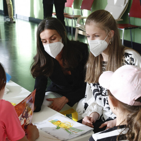 La reine Letizia d'Espagne, La princesse Leonor - Visite royale au centre pour réfugiés ukrainiens Creade à Pozuelo de Alarcón près de Madrid, le 16 avril 2022. 