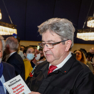 Jean-Luc Melenchon lors de sa visite au Festival du livre de Paris, le 22 avril 2022. © Jack Tribeca/Bestimage 