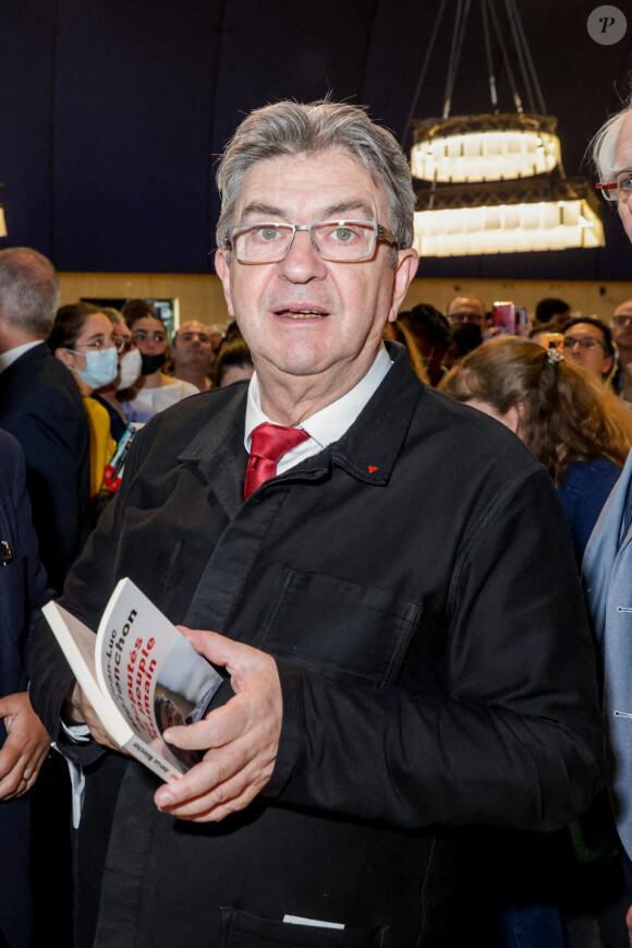 Jean-Luc Melenchon lors de sa visite au Festival du livre de Paris, le 22 avril 2022. © Jack Tribeca/Bestimage 
