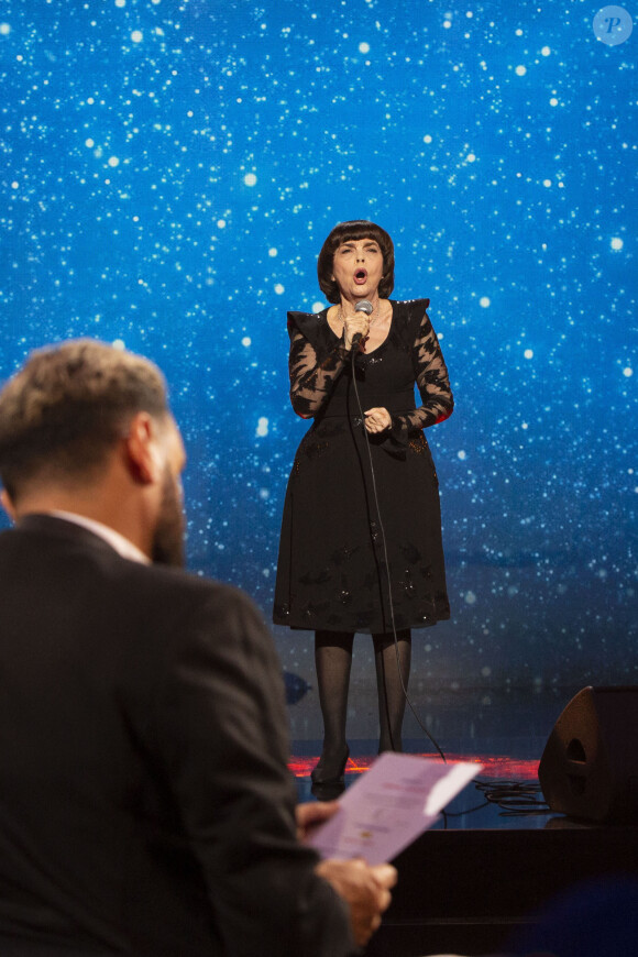 Exclusif - Mireille Mathieu - Hommage à Charles Aznavour lors de l'émission "Monsieur Aznavour", diffusée sur C8. Le 3 octobre 2019 © Jack Tribeca / Bestimage 