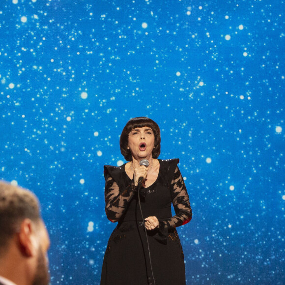 Exclusif - Mireille Mathieu - Hommage à Charles Aznavour lors de l'émission "Monsieur Aznavour", diffusée sur C8. Le 3 octobre 2019 © Jack Tribeca / Bestimage 