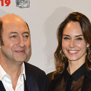 Kad Merad et sa compagne Julia Vignali - Photocall du dîner de la 44ème cérémonie des César au Fouquet's à Paris. Le 22 février 2019 © Pierre Perusseau / Bestimage