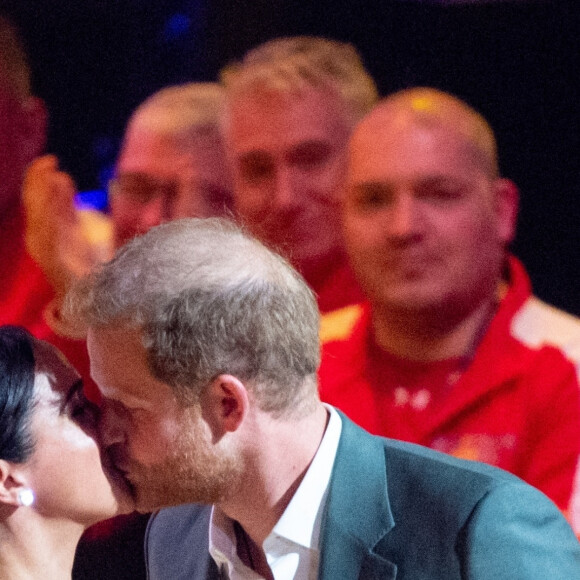 Le prince Harry et Meghan Markle lors de la cérémonie d'ouverture des Invictus Games 2020 à La Haye, le 16 avril 2022. 