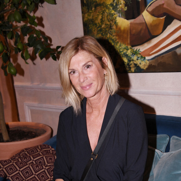 Exclusif - Michèle Laroque - Soirée d'inauguration du restaurant "Le Mimosa" (2 rue Royale 75008 Paris) de JF. Piège, B.Joannin (Président du Amiens SC) et B.Patou à Paris le 22 novembre 2021. © Rachid Bellak/Bestimage 