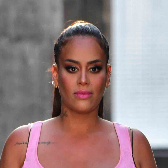 Amel Bent (enceinte) - Défilé Nicolas Lecourt Mansion "Collection Femme Prêt-à-Porter Automne/Hiver 2022" lors de la Fashion Week de Paris (PFW) le 8 mars 2022 