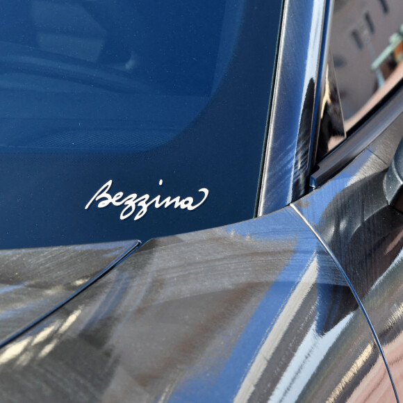 Illustration durant le dévoilement d'une Porsche Taycan électrique sur la place du Palais de Monaco, le 25 avril 2022, peinte par l'artiste Bernard Bezzina. Une fois dévoilée, la Porsche électrique ira rejoindre la Collection de Voitures du Souverain Albert II de Monaco à Fontvieille. © Bruno Bebert / Bestimage 