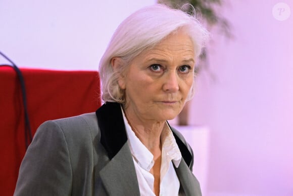 Marie-Caroline Le Pen, la soeur de Marine Le Pen, candidate au second tour de l'élection présidentielle, lors d'une conférence de presse pour présenter son programme international au Salon Hoche à Paris, le 13 avril 2022