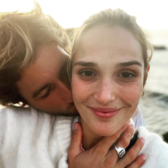 Camille Lou et son amoureux le sportif Romain Laulhe, fous amoureux sur Instagram.