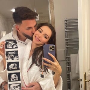 Nabilla et Thomas Vergara, déjà parents du petit Milann, s'apprêtent à agrandir la famille puisque la belle est enceinte.