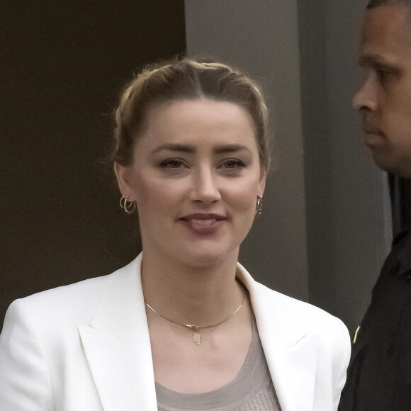 Johnny Depp et Amber Heard au tribunal de Fairfax le 26 avril 2022. 