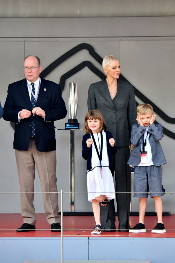 Le prince Albert II, la princesse Charlene de Monaco et leurs enfants, la princesse Gabriella et le prince Jacques - Remise des prix du championnat du "Monaco ePrix" à Monaco. Le 30 avril 2022 © Bruno Bebert / Bestimage