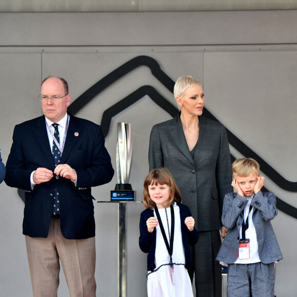 Le prince Albert II, la princesse Charlene de Monaco et leurs enfants, la princesse Gabriella et le prince Jacques - Remise des prix du championnat du "Monaco ePrix" à Monaco. Le 30 avril 2022 © Bruno Bebert / Bestimage