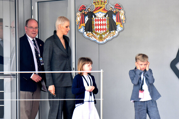 Le prince Albert II, la princesse Charlene de Monaco et leurs enfants, la princesse Gabriella et le prince Jacques - Remise des prix du championnat du "Monaco ePrix" à Monaco. Le 30 avril 2022 © Bruno Bebert / Bestimage 