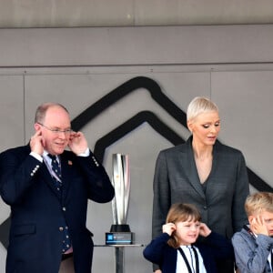 Alejandro Agag, le prince Albert II, la princesse Charlene de Monaco et leurs enfants, la princesse Gabriella et le prince Jacques - Remise des prix du championnat du "Monaco ePrix" à Monaco. Le 30 avril 2022 © Bruno Bebert / Bestimage