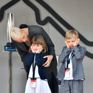 La princesse Charlene de Monaco et ses enfants, la princesse Gabriella et le prince Jacques - Remise des prix du championnat du "Monaco ePrix" à Monaco. Le 30 avril 2022 © Bruno Bebert / Bestimage