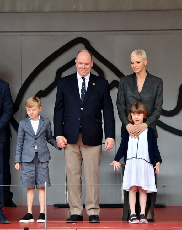 Le prince Albert II, la princesse Charlene de Monaco et leurs enfants, la princesse Gabriella et le prince Jacques - Remise des prix du championnat du "Monaco ePrix" à Monaco. Le 30 avril 2022 © Bruno Bebert / Bestimage 