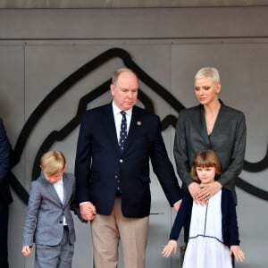 Le prince Albert II, la princesse Charlene de Monaco et leurs enfants, la princesse Gabriella et le prince Jacques - Remise des prix du championnat du "Monaco ePrix" à Monaco. Le 30 avril 2022 © Bruno Bebert / Bestimage