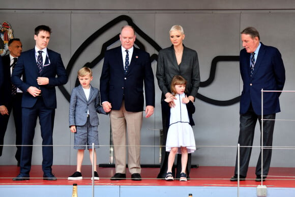 Daniel Ducruet, le prince Albert II, la princesse Charlene de Monaco et leurs enfants, la princesse Gabriella et le prince Jacques, guest - Remise des prix du championnat du "Monaco ePrix" à Monaco. Le 30 avril 2022 © Bruno Bebert / Bestimage