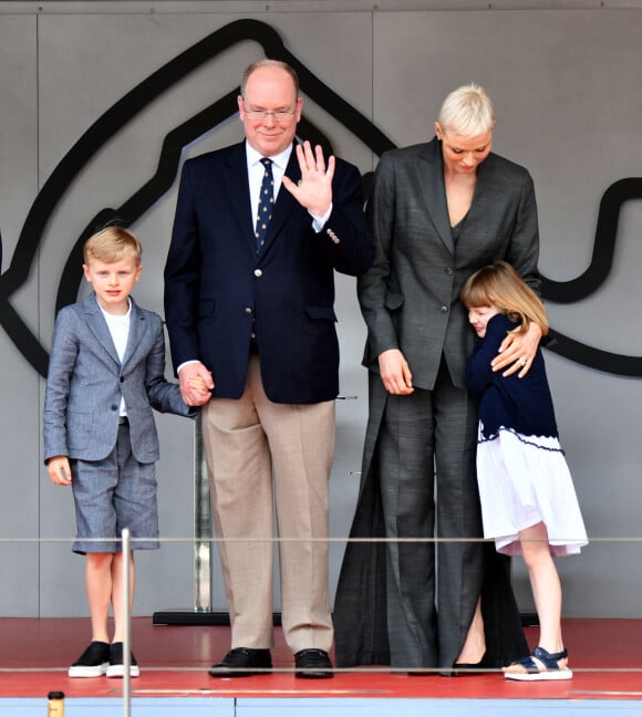 Le prince Albert II, la princesse Charlene de Monaco et leurs enfants, la princesse Gabriella et le prince Jacques - Remise des prix du championnat du "Monaco ePrix" à Monaco. Le 30 avril 2022 © Bruno Bebert / Bestimage 