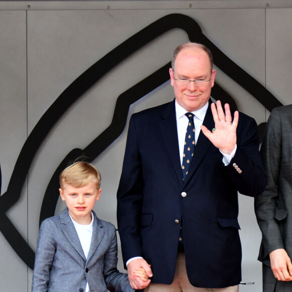 Le prince Albert II, la princesse Charlene de Monaco et leurs enfants, la princesse Gabriella et le prince Jacques - Remise des prix du championnat du "Monaco ePrix" à Monaco. Le 30 avril 2022 © Bruno Bebert / Bestimage 