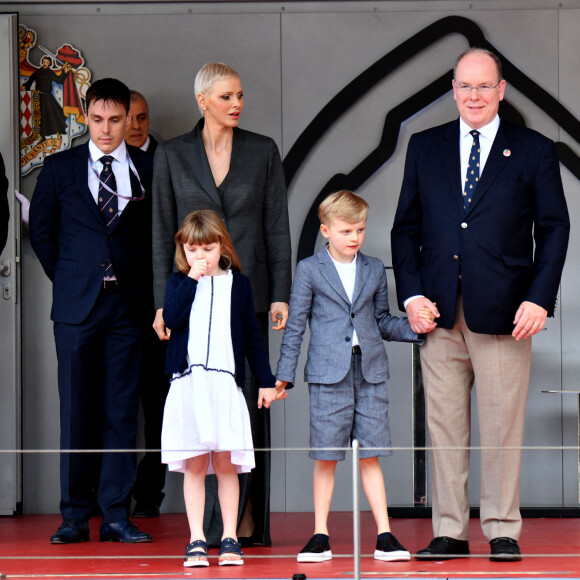 Daniel Ducruet, le prince Albert II, la princesse Charlene de Monaco et leurs enfants, la princesse Gabriella et le prince Jacques - Remise des prix du championnat du "Monaco ePrix" à Monaco. Le 30 avril 2022 © Bruno Bebert / Bestimage