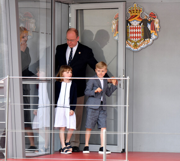 Le prince Albert II, la princesse Charlene de Monaco et leurs enfants, la princesse Gabriella et le prince Jacques - Remise des prix du championnat du "Monaco ePrix" à Monaco. Le 30 avril 2022 © Bruno Bebert / Bestimage