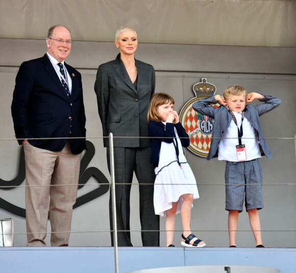 Le prince Albert II, la princesse Charlene de Monaco et leurs enfants, la princesse Gabriella et le prince Jacques - Remise des prix du championnat du "Monaco ePrix" à Monaco. Le 30 avril 2022 © Bruno Bebert / Bestimage