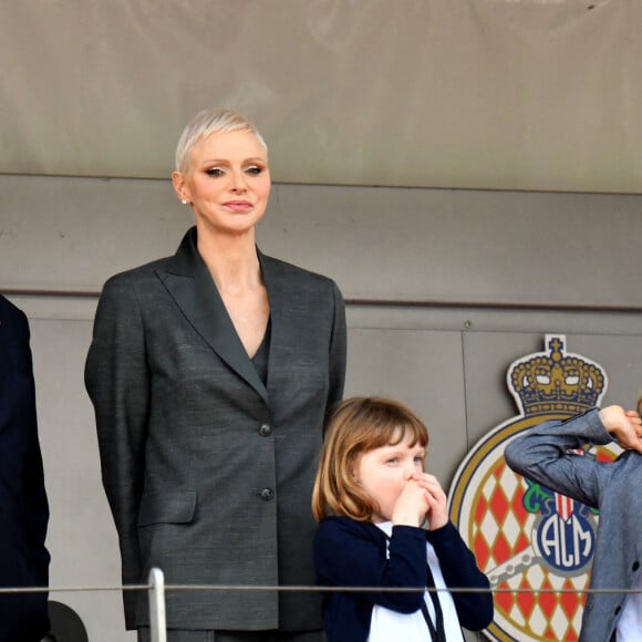 Le prince Albert II, la princesse Charlene de Monaco et leurs enfants, la princesse Gabriella et le prince Jacques - Remise des prix du championnat du "Monaco ePrix" à Monaco. Le 30 avril 2022 © Bruno Bebert / Bestimage