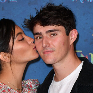 Vaimalama Chaves (Miss France 2019) et son compagnon Nicolas Fleury - Avant-première du film "Encanto" de Disney au Grand Rex à Paris le 19 novembre 2021. © Veeren/Bestimage
